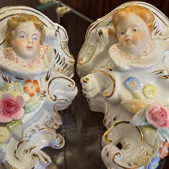 Limoges Vintage Porcelain Pair of Wall Angels Cherubs Consoles